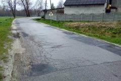 Droga powiatowa w Dziaduszycach przed remontem