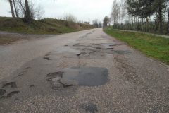 Droga powiatowa Janowiczki-Dziemięrzyce przed remontem