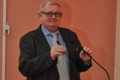 Samorządowcy ze Słaboszowa z wizytą w Bibliotece w Kozłowie - przewodniczący Apoloniusz Dulewski na właściwym sobie miejscu - miechowski.pl - fot. K. Capiga