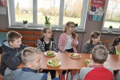 Śniadanie daje moc uczniom Społecznej Szkoły Podstawowej w Przybysławicach - fot. K. Capiga