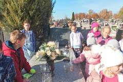 SP-Ksiaz-Maly-uczniowie-na-mogilach-w-Trzonowie-009