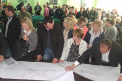 Kolejka do projektantów - lawina pytań - fot. Krzysztof Capiga - miechowski.pl