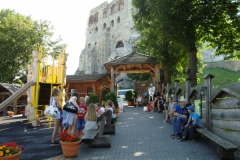 Wakacyjna wycieczka z CKiS do Ogrodzieńca - miechowski.pl