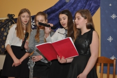 Wieczór Seniora z KGW Książ Wielki - występ uczniów miejscowej Szkoły Podstawowej - miechowski.pl - fot. K. Capiga