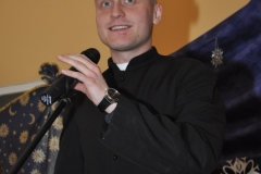 Wieczór Seniora z KGW Książ Wielki - ks. wikary Wojciech Piątkowski - miechowski.pl - fot. K. Capiga