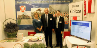 Gołcza nominowana do godła „Teraz Polska” Wystawa "Teraz Polska" - stoisko gminy Gołcza - na zdj. od lewej - Bożena Hess, Stanisław Makola, Ireneusz Kowalczyk