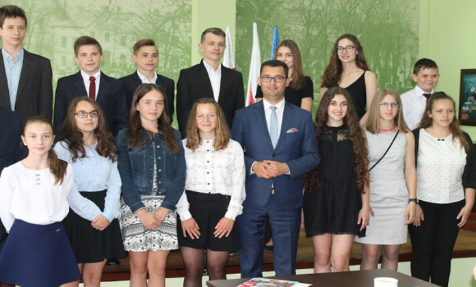 Najlepsi uczniowie nagrodzeni przez burmistrza