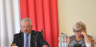 Zarząd Powiatu uzyskał absolutorium Przewodniczący Rady Mariusz Wolny i wiceprzewodnicząca Regina Siudak