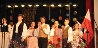 „Polak, Węgier, dwa bratanki…” Zespół z Węgier zaśpiewał "Szła dzieweczka" - miechowski.pl - fot. K. Capiga