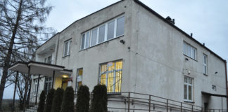 Wójt poszuka pieniędzy na budowę ośrodka zdrowia Budynek, w którym obecnie mieści się Ośrodek Zdrowia w Kozłowie - miechowski.pl