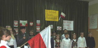 Uczniowie z Janowic uczcili Święto Niepodległości