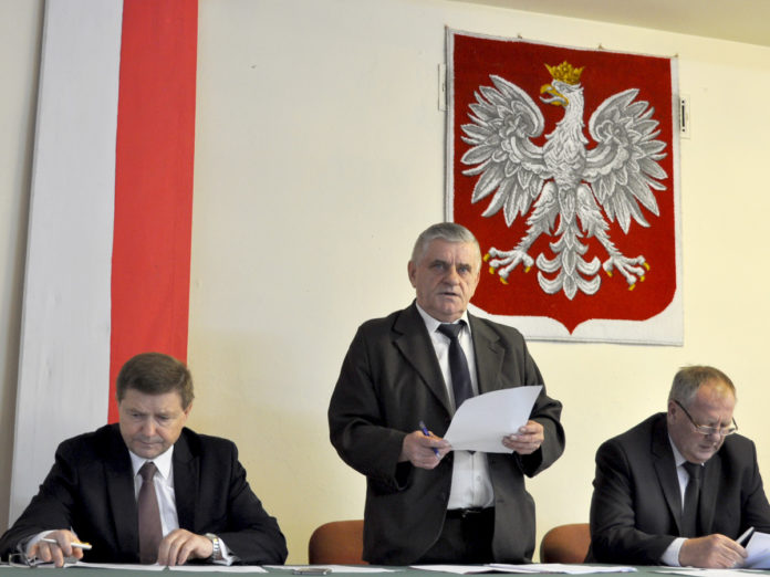 Wójt Adam Samborski (z lewej) wraz z prezydium Rady Gminy Racławice
