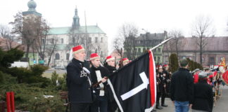 Miechów pamięta o powstańcach styczniowych Grupa Rekonstrukcji Historycznej "Żuawów Śmierci” z Buska Zdroju