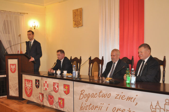 Od lewej: prezes PSL Władysław Kosiniak-Kamysz, wicestarosta Jerzy Pułka, starosta Marian Gamrat, radny wojewódzki Adam Domagała - fot. K. Capiga