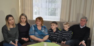 Kapuściana Stolica Polski przyjęła repatriantów z Kazachstanu Rodzina Skowrońskich w swoim nowym mieszkaniu w Chodowie - fot. K. Capiga