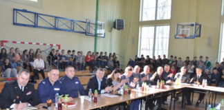 Samorządowcy uczą samorządności Samorządowcy uczą samorządności - sesja RG Słaboszów w Zespole Szkół w Dziaduszycach - fot. K. Capiga