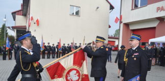 Powiatowe Święto Strażaka 2017 Srebrny Medal "Za zasługi dla pożarnictwa" dla Komendy Powiatowej Straży Pożarnej w Miechowie - fot. K. Capiga
