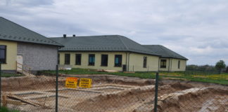 Ruszyła budowa sali gimnastycznej w Kozłowie Pierwsze roboty ziemne przy budowie sali gimnastycznej w Kozłowie - fot. K. Capiga