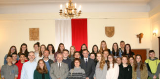 Francuscy goście „Ekonomika” u starostów Uczniowie z Liceum Champ Blanc w Longeron we Francji z wizytą w starostwie