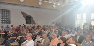 Unijny projekt szansą na odnawialne źródła energii Wpadające do szkolnej auli słońce zachęcało do korzystania z jego energii - fot. K. Capiga