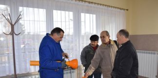 Wymiana osłon wałków przekaźnika mocy