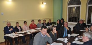 Podatki bez zmian, przebudowa stacji, likwidacja azbestu, ŚDS rusza już w grudniu… Listopadowa sesja Rady Gminy Kozłów
