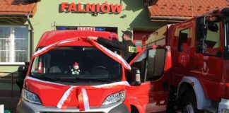 Pojazd strażacki dla OSP Falniów, defibrylatory dla Falniowa i Bukowskiej Woli Lekki samochód strażacki dla OSP Falniów