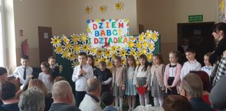 Babcia od bajek, dziadek od zagadek Dzień Babci i Dziadka w Szkole Podstawowej w Pojalowicach
