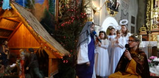 Jasełka w kościele w Książu Małym Jasełka uczniów Szkoły Podstawowej w Ksiazu Małym w miejscowym kościele