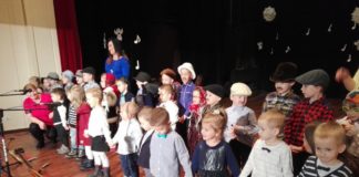 Wesołe Maluchy na dużej scenie dla Babć i Dziadków Występ artystyczny dzieci z Przedszkola Wesoły Maluch z okazji Dnia Babci i Dziadka