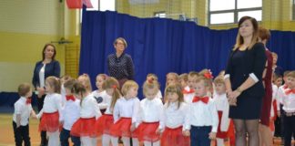 Dzień Babci i Dziadka w barwach patriotycznych Patriotyczne obchody Dnia Babci i Dziadka - Gołcza 2018