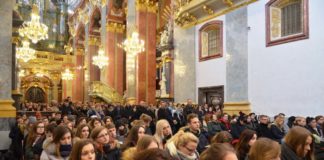 Maturzyści z miechowskich szkół z pielgrzymką na Jasnej Górze