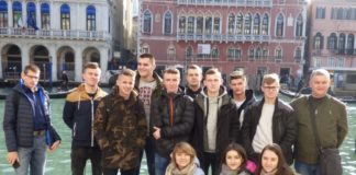 Uczniowie Zespołu Szkół Nr 2 im. Jana Pawła II w Miechowie po zakończonych praktykach zawodowych w Reggio Emilia we Włoszech Uczniowie Zespołu Szkół Nr 2 w Miechowie na praktykach we Włoszech w ramach projektu Europejska mobilność – nasza droga do sukcesu zawodowego Erasmus +