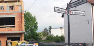 Nietrzeźwy kierowca uderzył w budynek na ul. Piłsudskiego