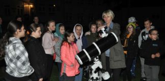 W Książu Wielkim poznają tajemnice Wszechświata Kółko astronomiczne działające w Zespole Szkolno-Przedszkolnym w Książu Wielkim
