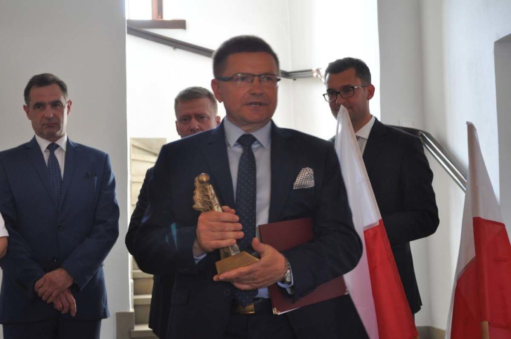 Gmina Racławice "Przyjacielem Powiatu 2018" - wójt Adam Samborski odebrał zaszczytne wyróżnienie