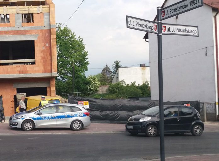 Nietrzeźwy kierowca uderzył w budynek na ul. Piłsudskiego
