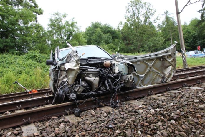 Wypadek na przejeździe kolejowym w Przesławicach