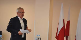 Jednogłośne absolutorium dla wójta gminy Charsznica. Zadłużenie zniwelowane Wójt gminy Charsznica Jan Żebrak