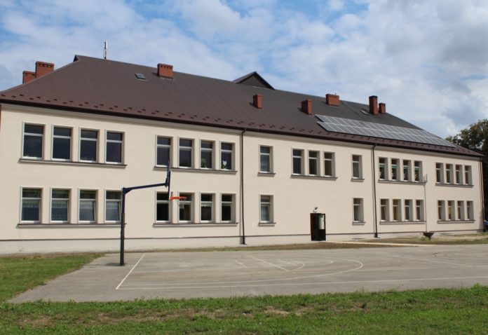 Szkoła Podstawowa w Jaksicach po termomodernizacji