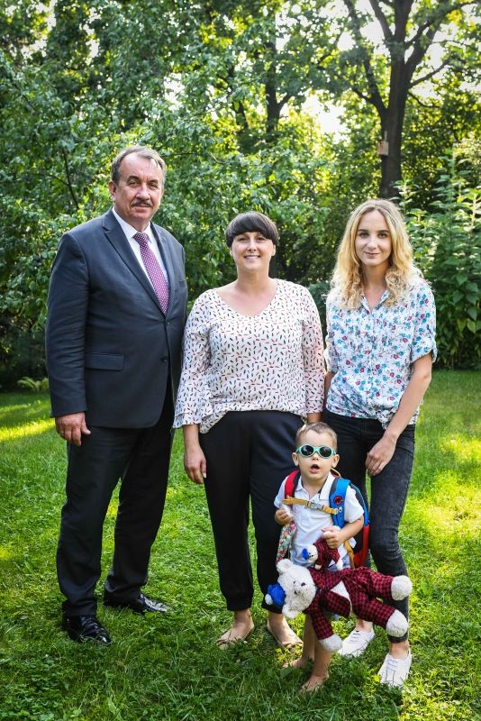 Wicemarszałek Wojciech Kozak odwiedził rodzinę w Świątnikach Górnych, która skorzystała z programu Małopolska Niania 1.0.