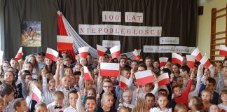 Uczniowie i nauczyciele Szkoły Podstawowej w Antolce bili „Rekord dla Niepodległej”