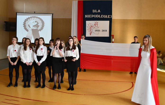 Święto Zespołu Szkół Nr 1 w Miechowie na Stulecie Odzyskania Niepodległości