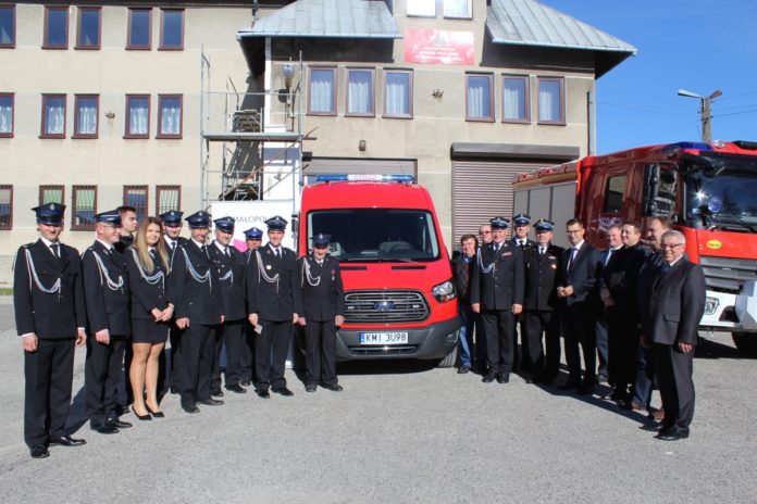 Przekazanie nowego lekkiego samochodu pożarniczego dla OSP Bukowska Wola
