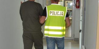 Agresywny petent wyładował złość na samochodzie zaparkowanym przy urzędzie