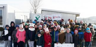 Uczniowie z Dziaduszych z wizytą w schronisku dla zwierząt