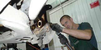 Rażąco niska wycena uszkodzeń samochodu? Sprawdź koszty robocizny!