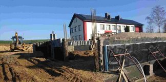 Prace przy rozbudowie szkoły w Pojałowicach