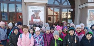 O psiej wierności… Uczniowie z Antolki w miechowskim kinie