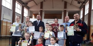 Kolejne medale i puchary tenisistów z Charsznicy